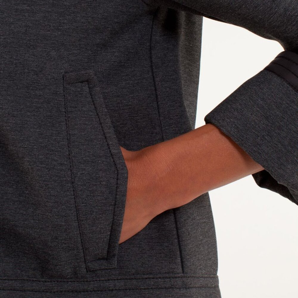 Lululemon Coco Softshell Size 4 - image 6